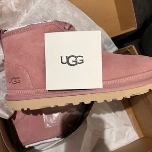 UGG Neumel Women’s short boots size 7 in pink.  Brand new in box.  Never worn!
